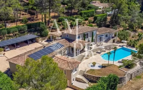Grande villa avec vue panoramique
