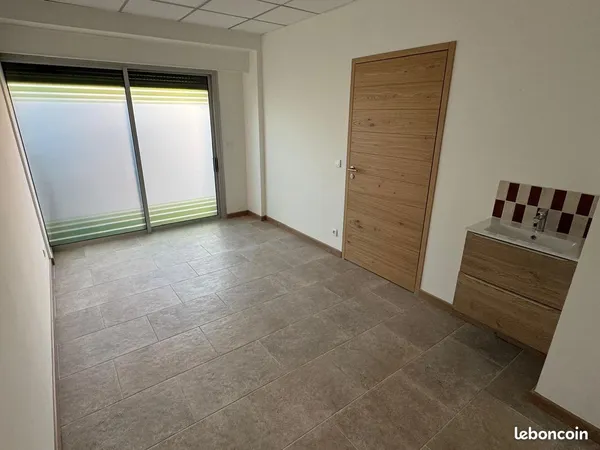 Bureau paramédical de 13 m² à louer - Fréjus - 610 / mois