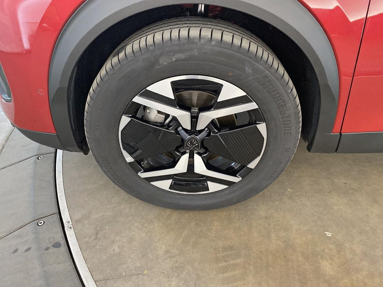 Peugeot 2008 hybrid 145 ch e-dcs6 allure — photo 11