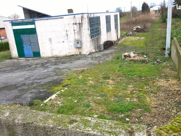 Grand garage a louer a Cornas avec eau et électricité