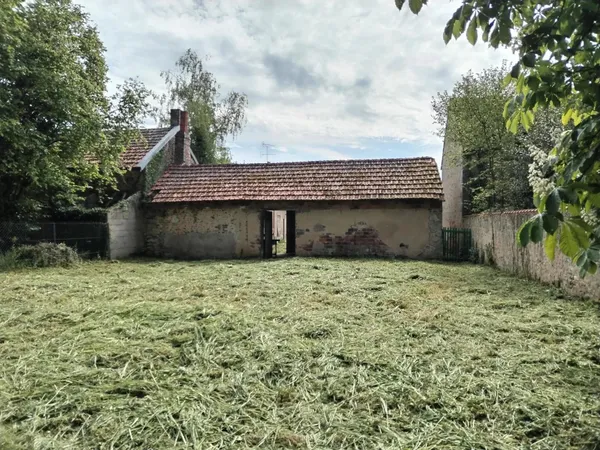 EXCLUSIVITÉ - BATIMENT/ GRANGE A RÉNOVER 100 M² SUR TERRAIN CONSTRUCTIBLE 985 m².