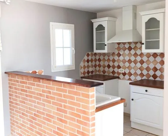 Maison 3 chambres avec placards, terrasse et garage - Aubigny-les clouzeaux