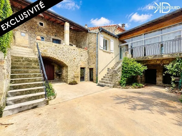 Ensemble immobilier de 140m² avec garage sur un terrain de
