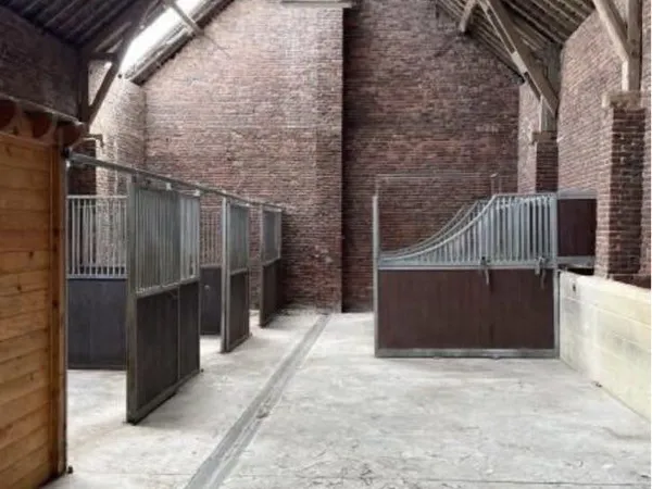 Installation équestre, écurie, hangar, bâtiment