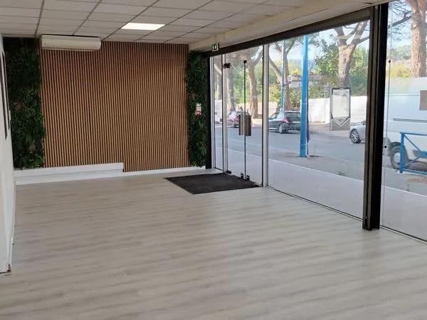 Local commercial 85 m²