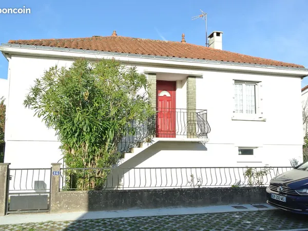 Pavillon s/sol 2 chambres bureau garage sur 550 m² de terrain