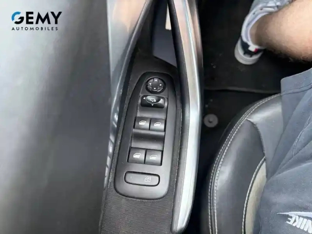 Peugeot 2008 puretech 110ch s&amp;s bvm6 — photo 12