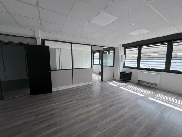 Bureau 70 m²