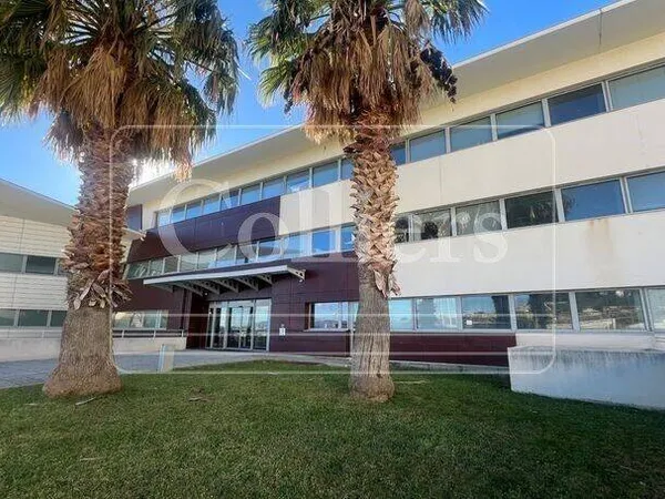 Bureau 841 m²
