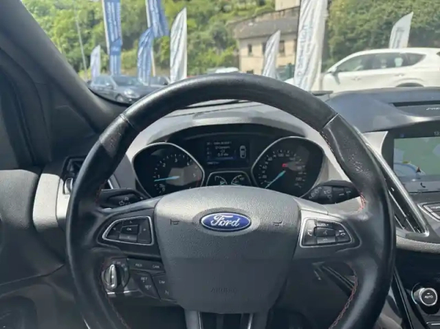 Ford Kuga 2.0 tdci 150ch stop&amp;start st-line 4x2 — photo 7