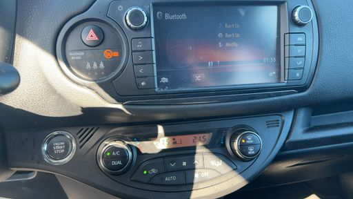 Toyota Yaris 1.3 VVT-i 99 - Collection – 2016 – 101396 km – Essence – Boîte Manuelle — photo 14