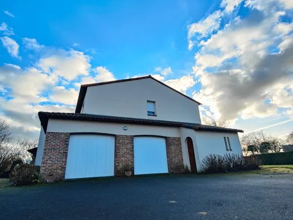 Maison d'architecte sur grand terrain arboré-Esprit de campagne aux portes de Nantes