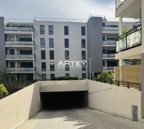 PLACE DE PARKING - HYERES
