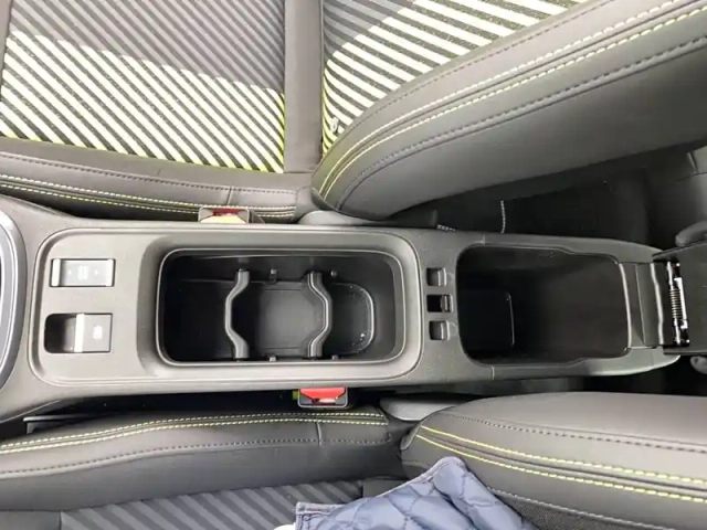 Abarth 600 e 240 ch — photo 81