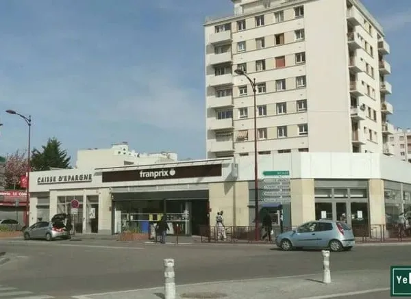Local commercial 930 m²