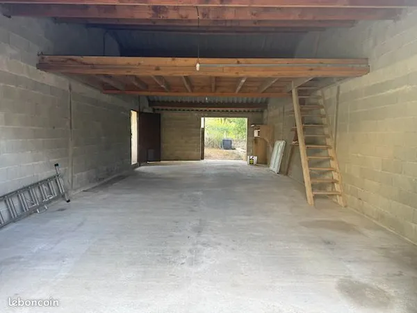 Local / garage 100 m² + extérieur - Vic-Fezensac centre - 450