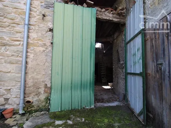 A vendre deux granges chacune sur deux niveaux à rénover