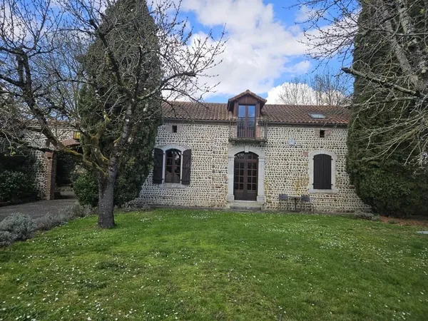 Maison de village en pierre du 19 siècle