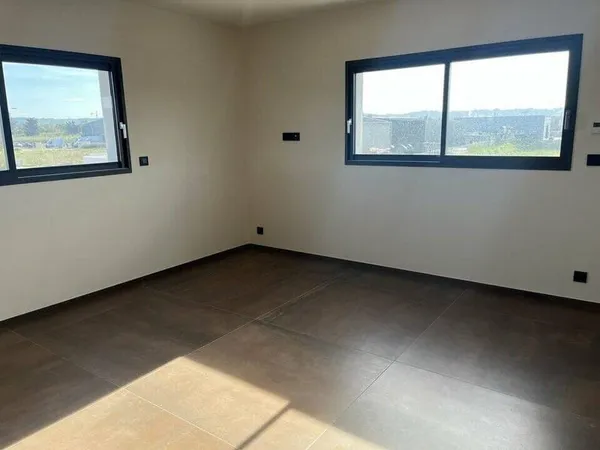 Bureau 1 pièce 97 m²