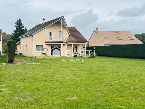 Maison contemporaine aux beaux volumes avec garage