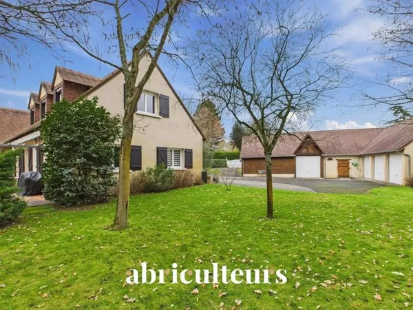 Maison avec parc arboré de 260 m² en vente à Ruaudin (72230)