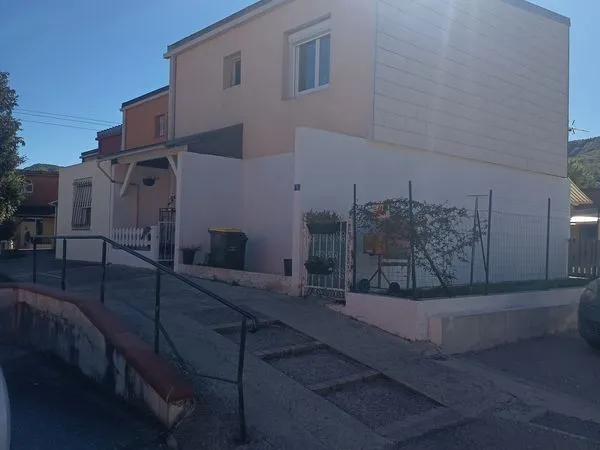 Vend maison avec terrain en lotissement mitoyenne 1 cote