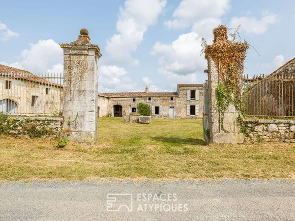 Authentique corps de ferme charentais à réinventer