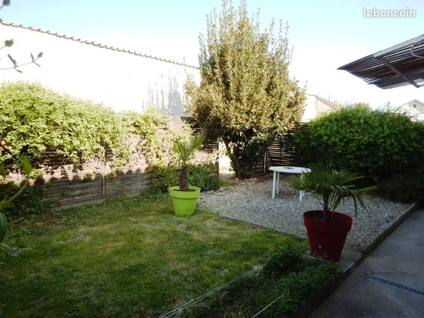 Maison plein pied avec jardin et garage double