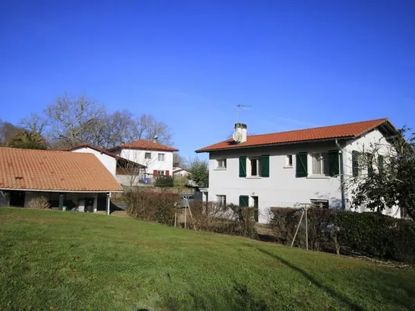 LARRESSORE - Maison individuelle de 150m2 environ avec garag