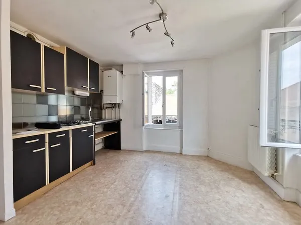 À LOUER UN AGRÉABLE T3 AVEC GARAGE ET CAVE