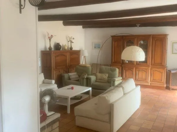 Chambre disponible en colocation pour partager maison meuble avec jardin