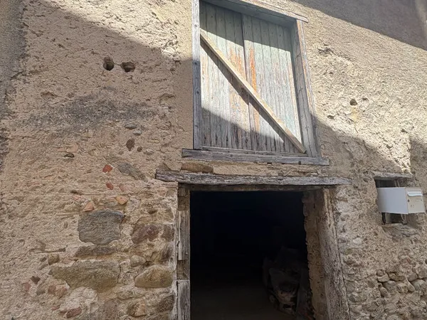 REMISE À RÉNOVER 82 m² SUR DEUX NIVEAUX FORT POTENTIEL D'AMÉNAGEMENT