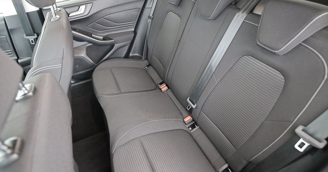 Ford Focus — photo 27