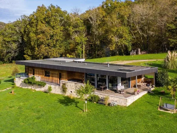 Maison de plain-pied 5 pièces 194 m²