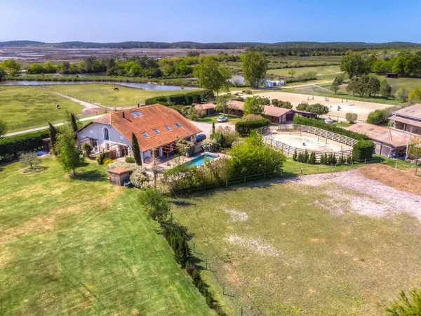 Maison de campagne 360 m²