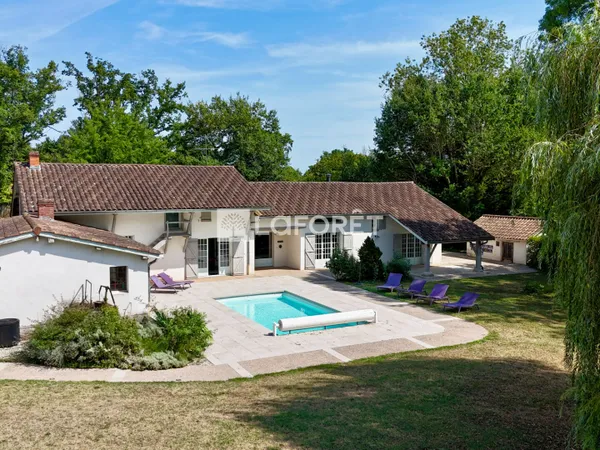 Maison 7 pièces 260 m²