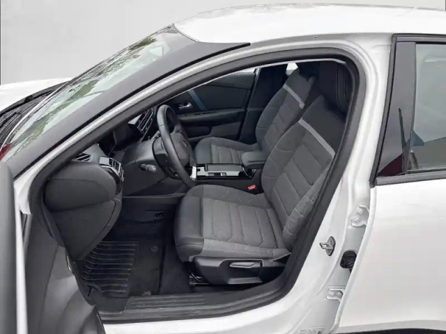 Citroën C4 e- 136 ch automatique — photo 11