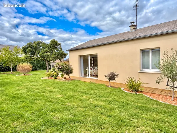 MAISON INDIVIDUELLE DE PLAIN-PIED - 120 m² - ENTIÈREMENT RÉNOVÉE - 3 CHAMBRES - JARDIN - GARAGE