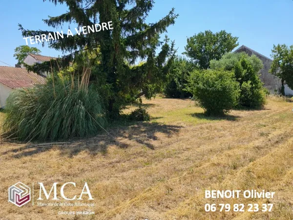 Terrain 825 m²