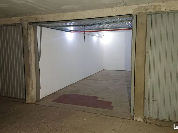 Garage dans résidence sécurisée (très proche centre ville)