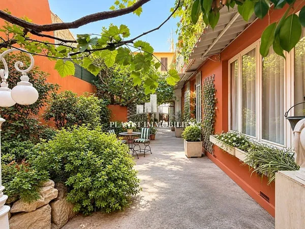 Maison 7 pièces 300 m²