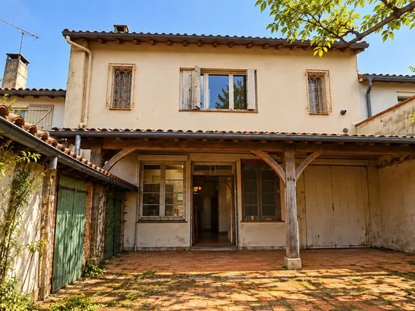 Montauban - Maison de caractère d'environ 200 m², jardin et dépendance à deux pas du centre-ville'