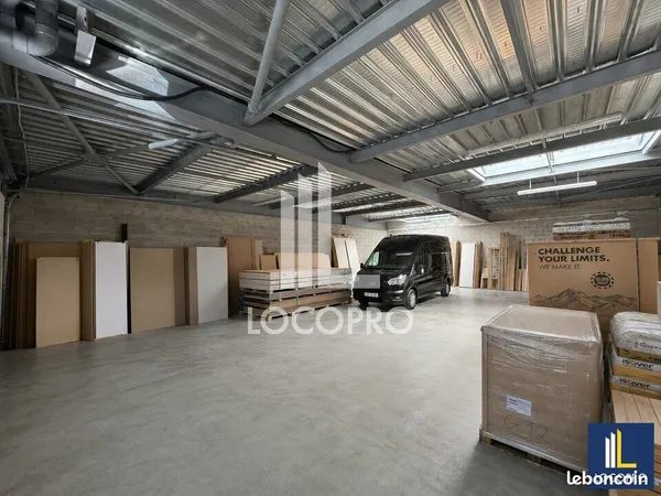 Local d'activité 639 m²