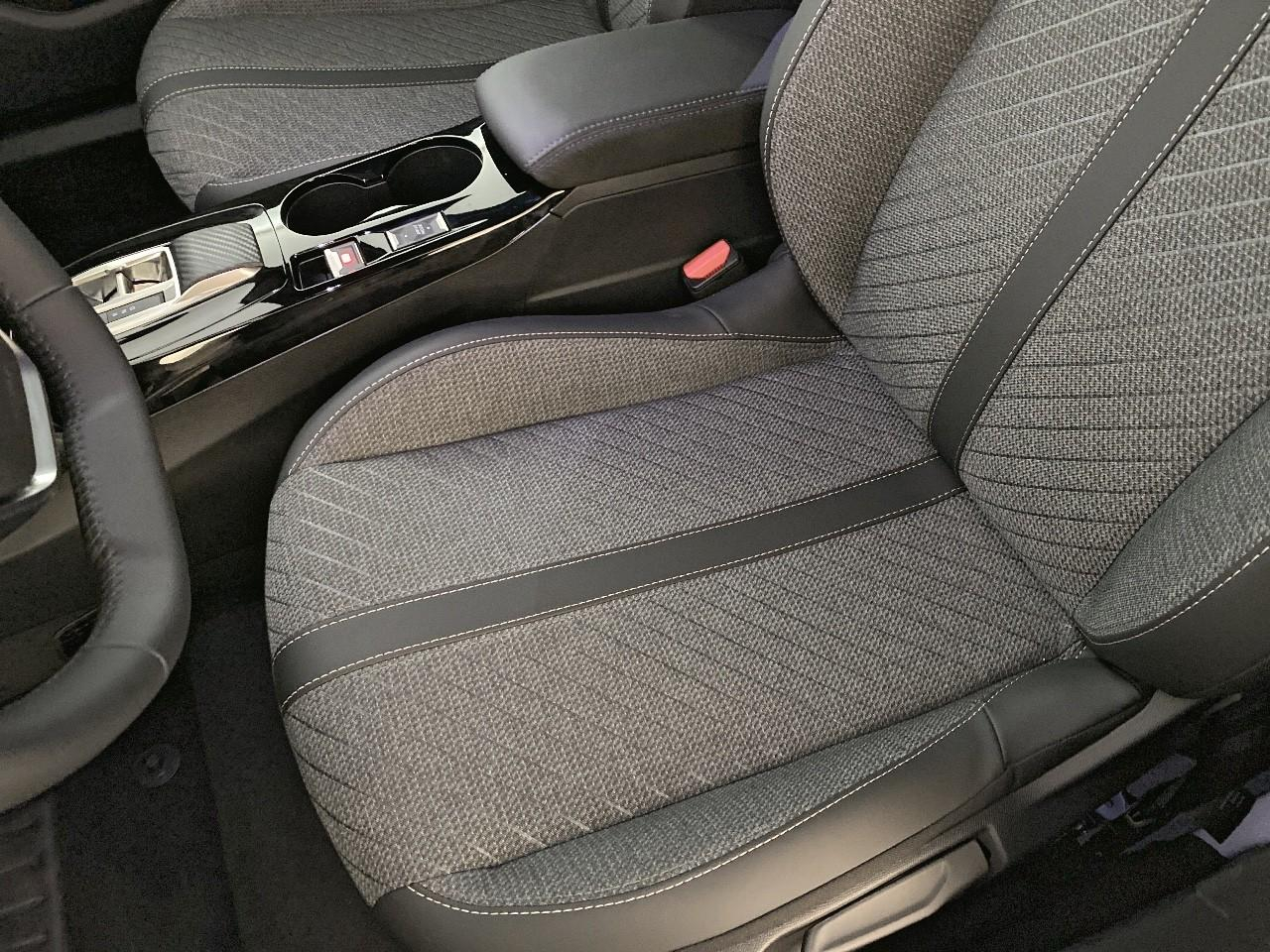 Peugeot 2008 hybrid 145 ch e-dcs6 allure — photo 9