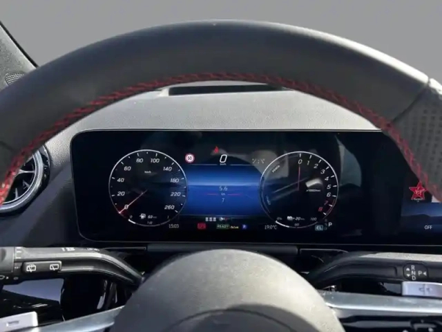 Mercedes Gla 250 e hybrid eq amg line — photo 11