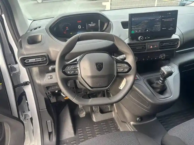 Peugeot Partner fourgon m diesel 100 ch manuelle — photo 9