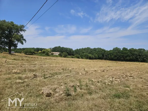 FOUGUEYROLLES : Terrain à vendre