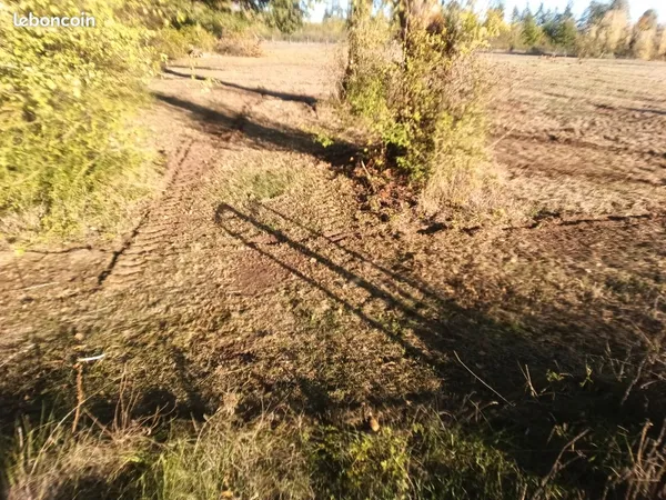 Terrain d' agrément et de stockage ( cultivable ) 13300 M2