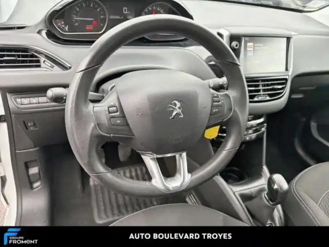 Peugeot 208 1.2 puretech 82ch active 5p — photo 9