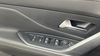 Peugeot 308 PHEV 180ch Allure Pack e-EAT8 — photo 19